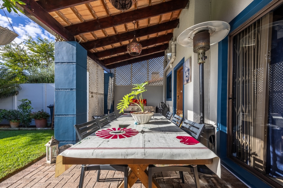 3 Bedroom Property for Sale in Uitzicht Western Cape